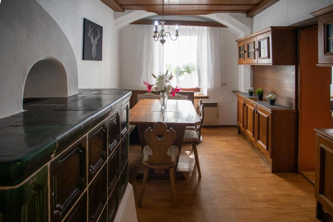 Traditional Old Town Apartment Hall in Tirol Luaran gambar