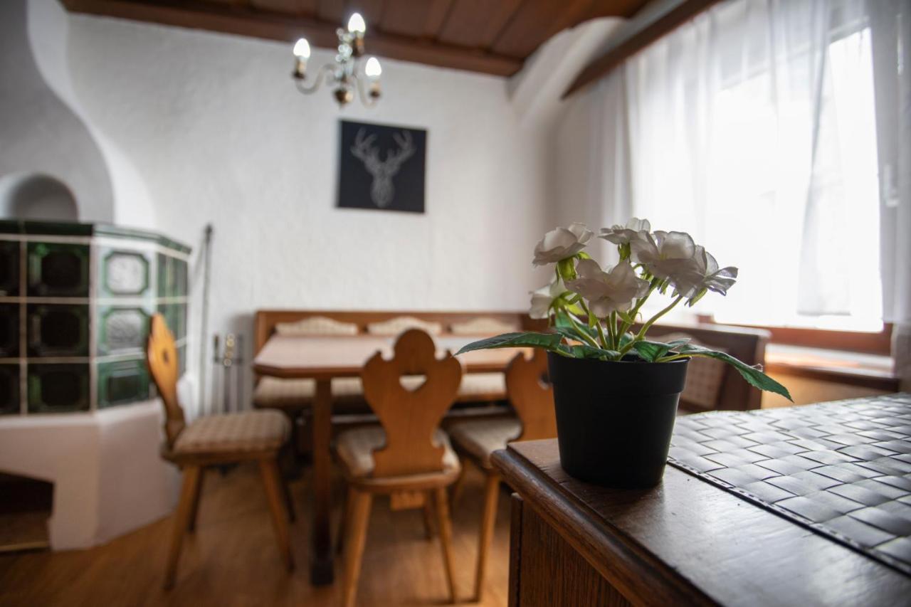 Traditional Old Town Apartment Hall in Tirol Luaran gambar